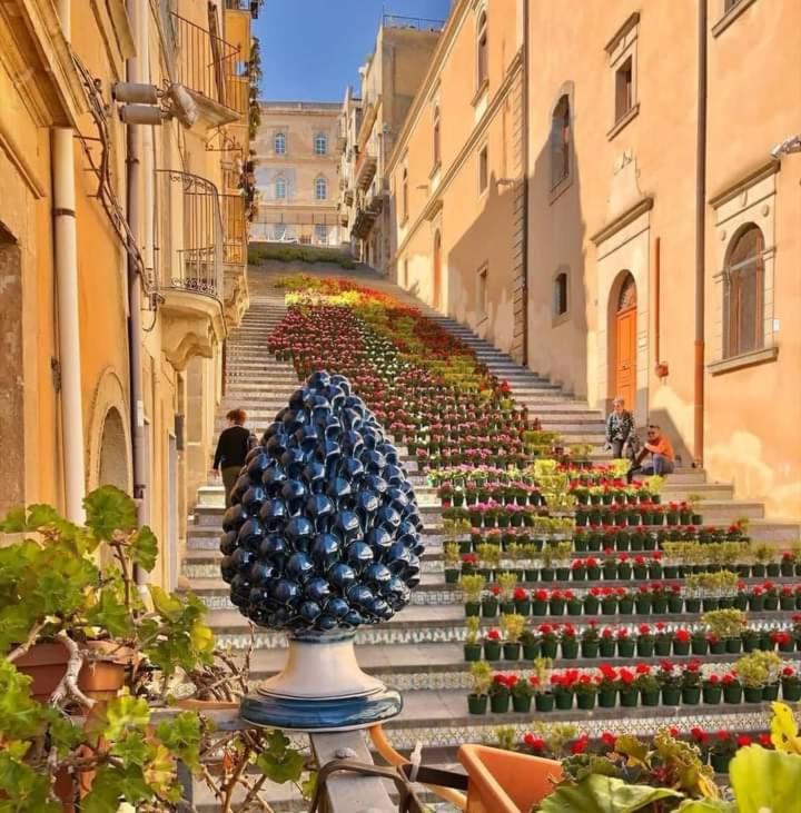 Alla Romana Villa Калтаджироне Екстериор снимка